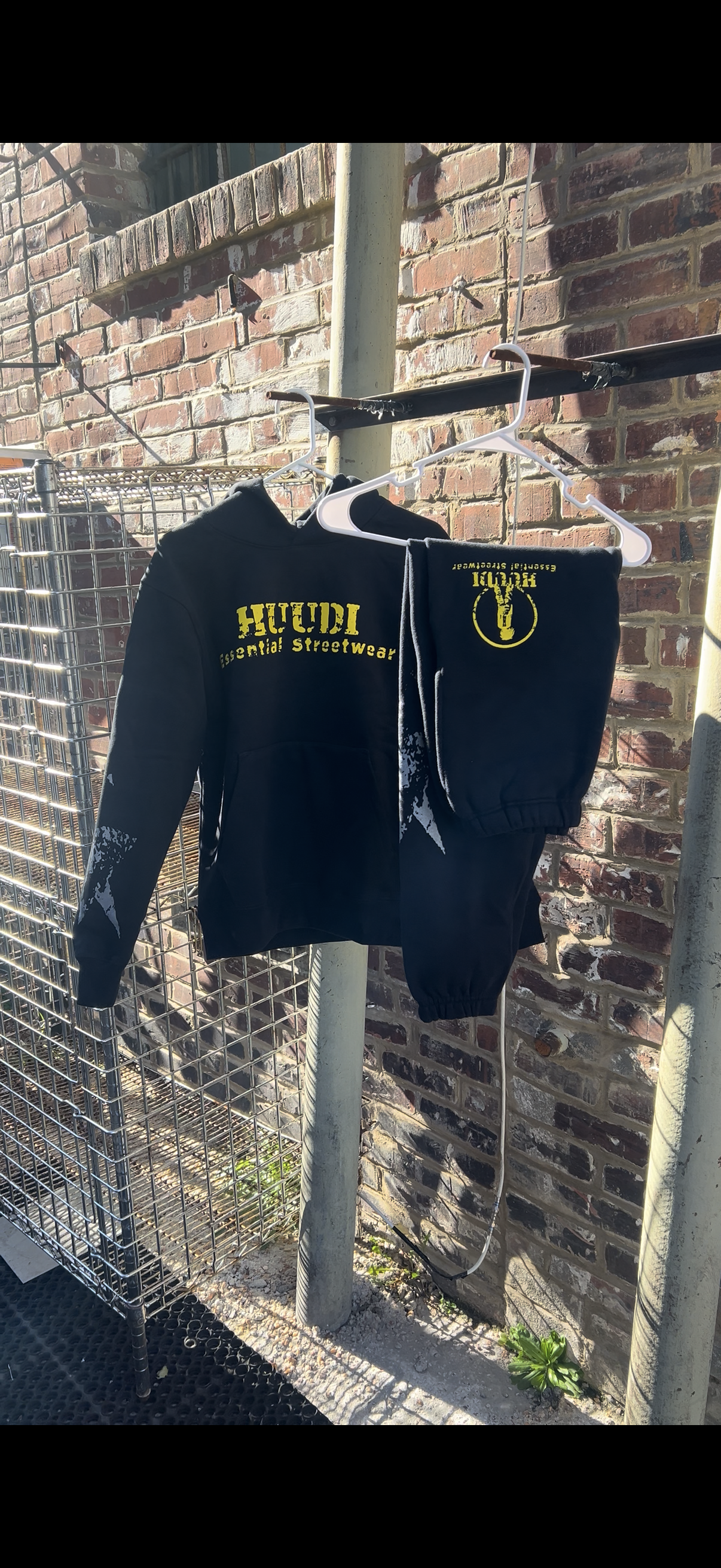 ESSENTIAL STREETWEAR SWEATPANTS