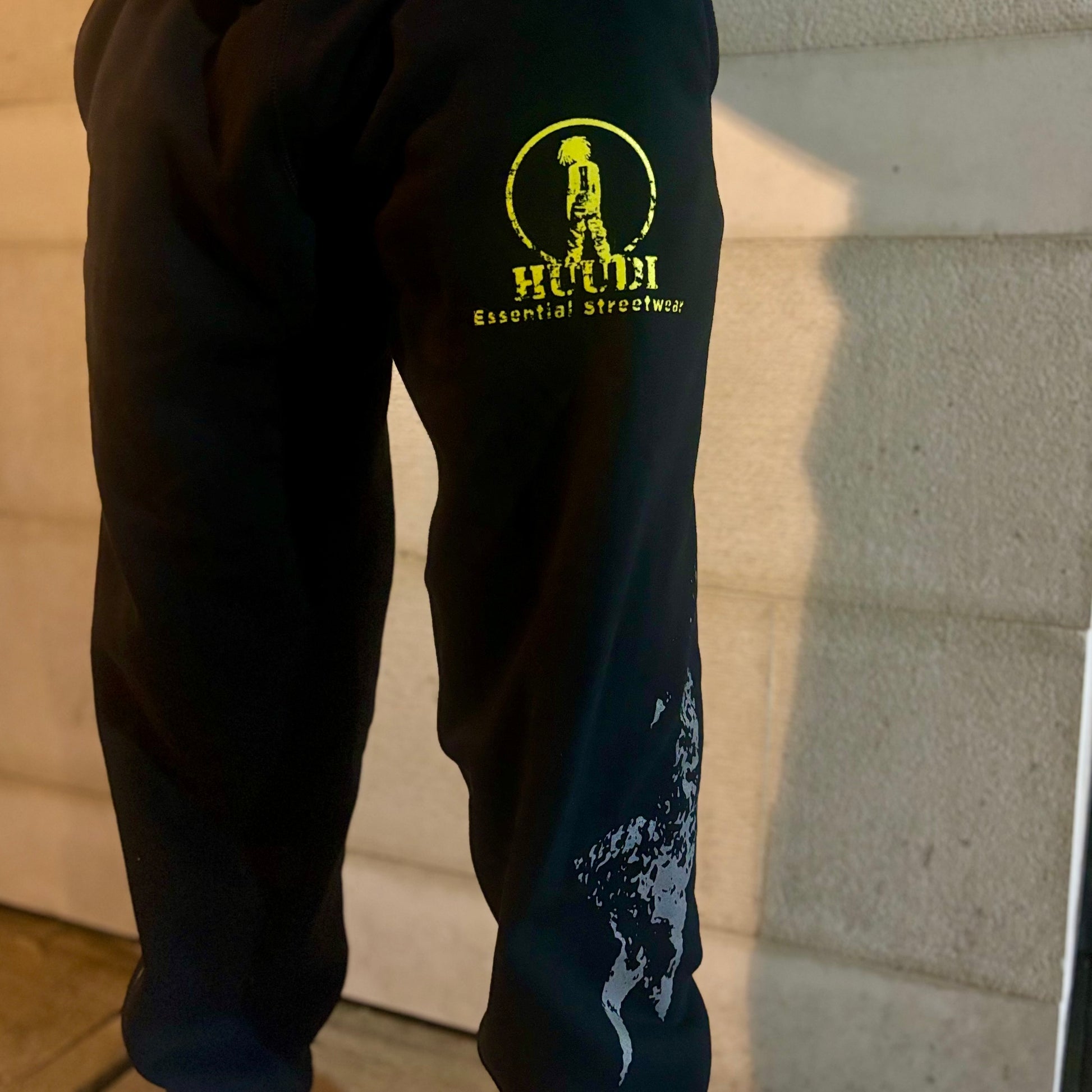 ESSENTIAL STREETWEAR SWEATPANTS